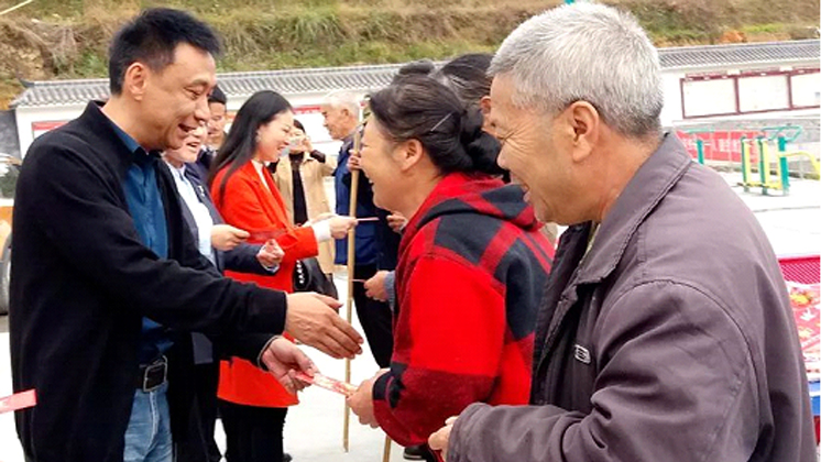 炬神電子赴良田鎮開展“愛心扶貧、攜手同行”活動